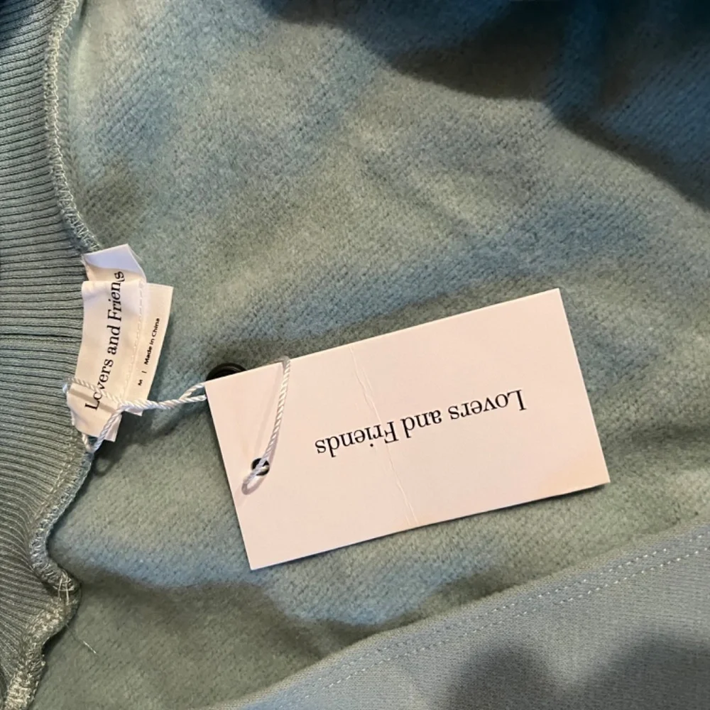 NWT CROP SWEATSHIRT - Picture 2 of 2